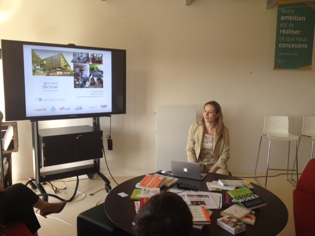 Véronique Hillen présente le design thinking à l'Ajéduc, avril 2015. ©d.School